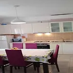 Marita - One Bedroom דירה קורצולה