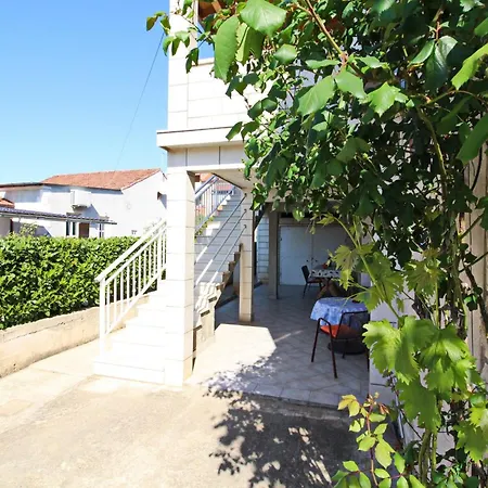 Marita - One Bedroom Apartment *