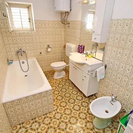 Marita - One Bedroom Apartment